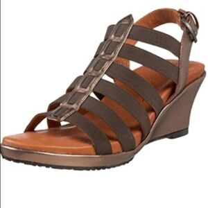 Gentle Souls bronze wedge hammer shoes 8